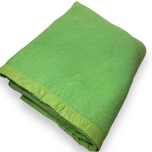 Vintage Mid-Century Satin Trimmed Lime Green Thick Acrylic Blanket